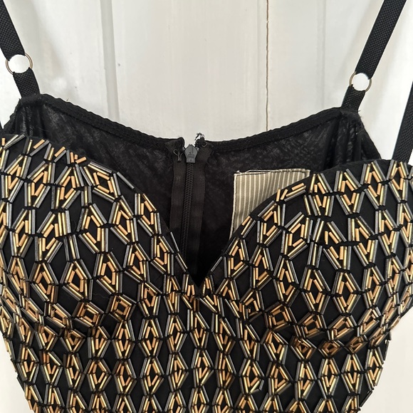 Boutique dress with sequins details - Picture 2 of 4